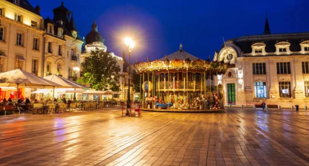 Le Palace Fleury-les-Aubrais Kültér fotó